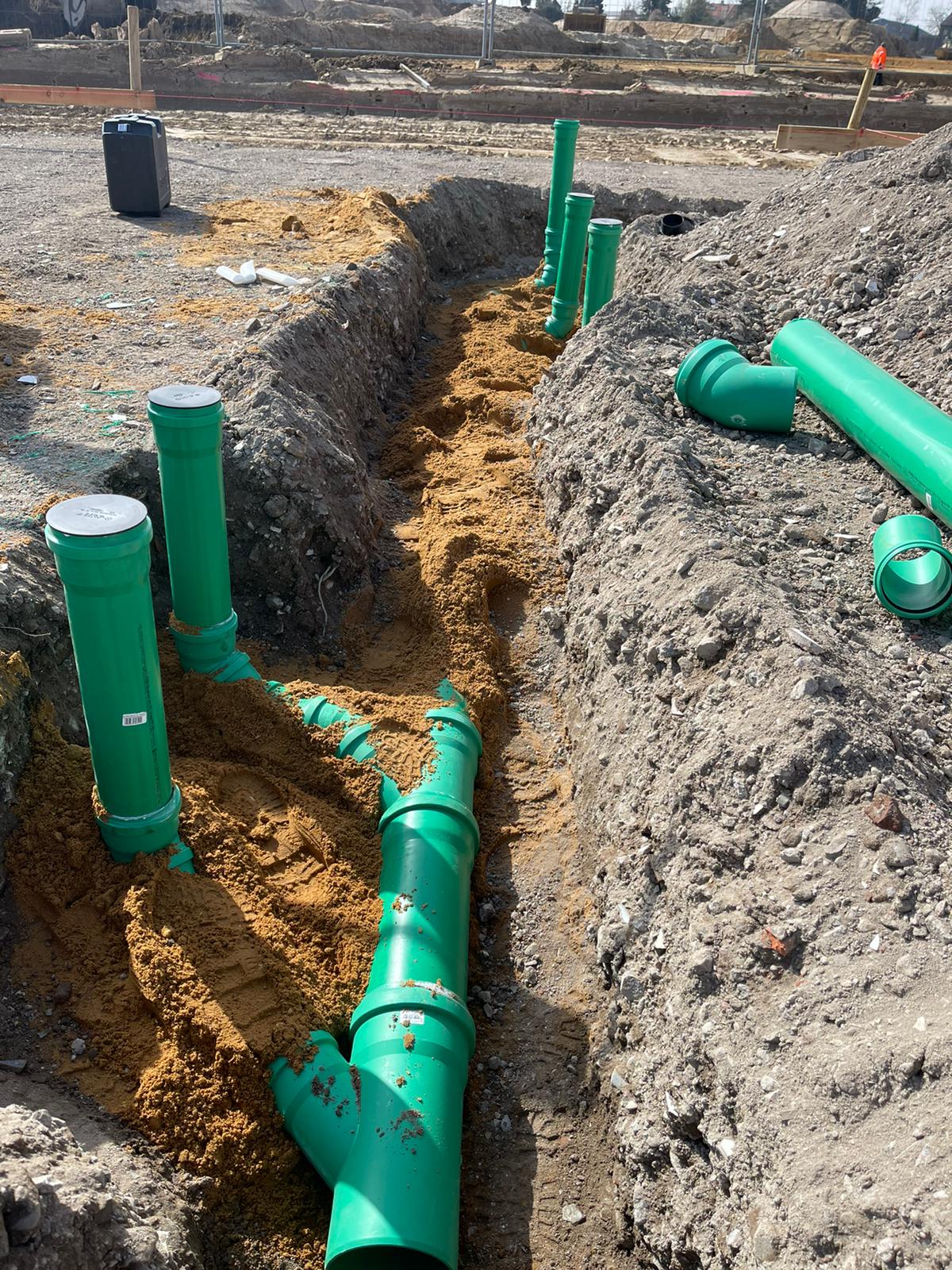 Kanalleitungen verlegen (1) Kanalleitungen verlegen 1 erdbau tiefbau erdbauarbeiten erdarbeiten